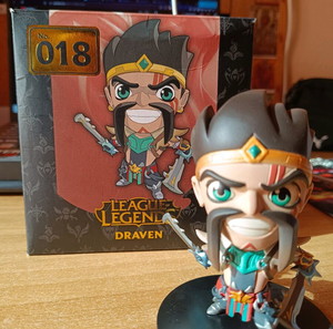 League of legends merchandise, collectible figure - αγαλματίδιο Draven