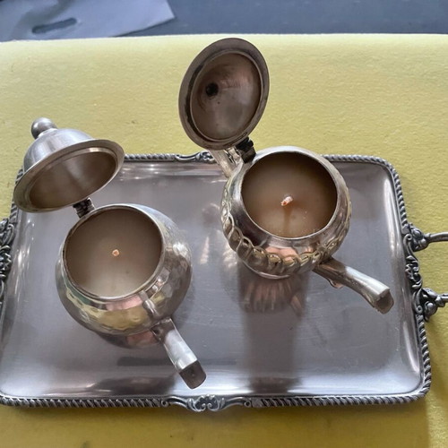 Silver-plated tray set with 2 decorative teapots and vanilla scented candles like new