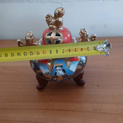 Satsuma Moriage Japanese incense burner used, handpainted samurai and geisha
