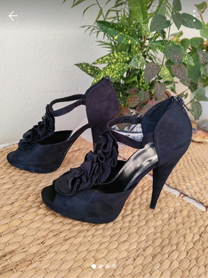 H&M Limited Edition Peep Toe Черни Обувки На Ток Like New