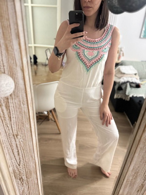Sleeveless white jumpsuit with embroidered details new, one size