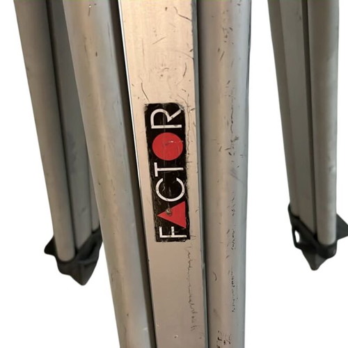 Factor professional aluminum tripod used for laser and surveying