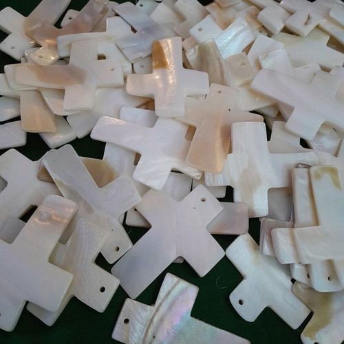 Lot of mother of pearls crosses like new, total 75