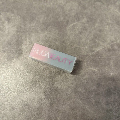 Huda Beauty Lipstick new