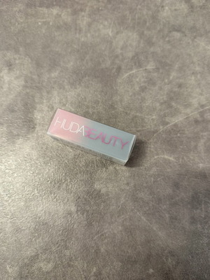 Huda Beauty Lipstick new