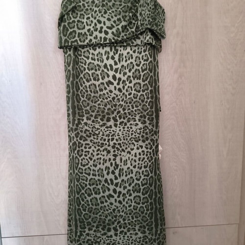 Set top and maxi skirt green animal print like new