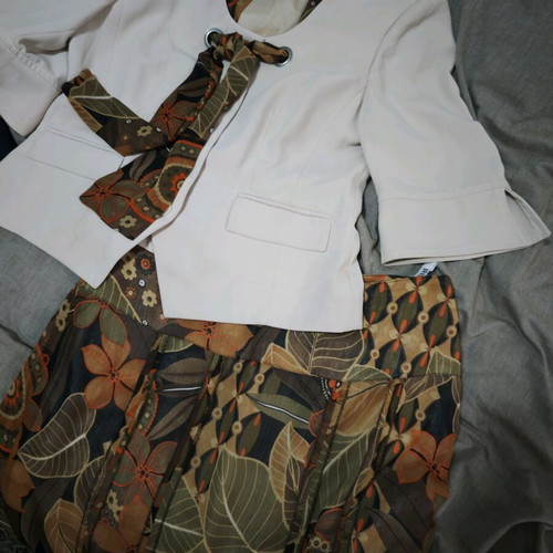 Elegant Vagias Collection suit like new with floral details