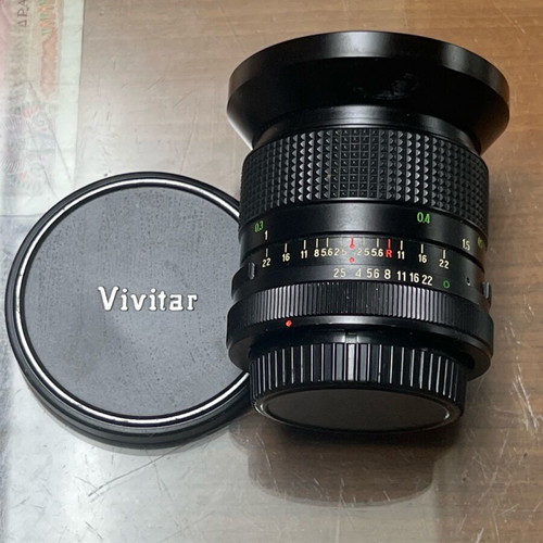 Vivitar Auto Wide-Angle 28mm 1:2.5 camera lens Auto 67mm used in excellent condition