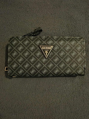Guess women's wallet brand new