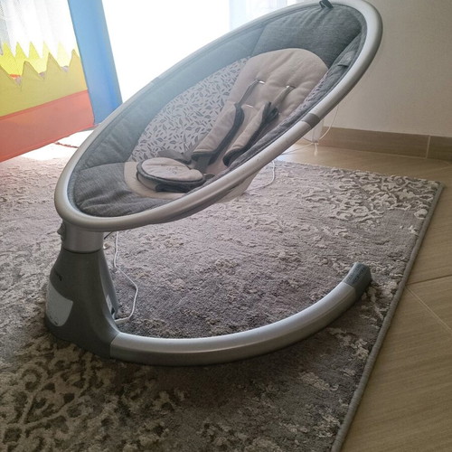 Electric bouncer like new with remote control and mosquito net