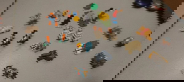 kinder έκπληξη και διάφορες άλλες φιγουρες misclot53