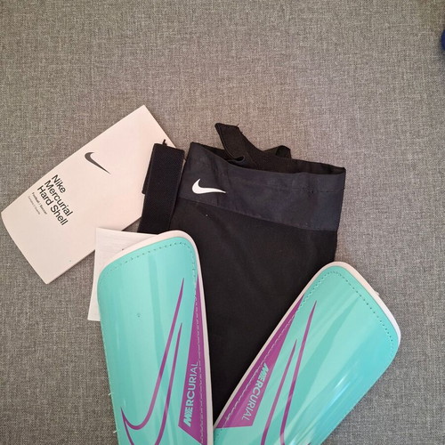 Nike shinguards size medium like new