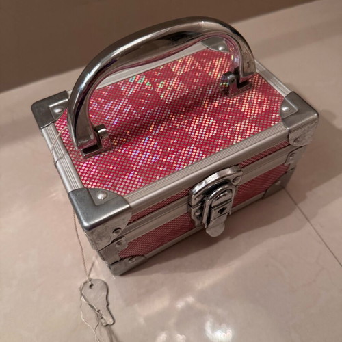 Jewelry box like new with lock, pink and silver