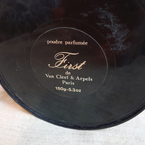 Van Cleef & Arpels First powder box used