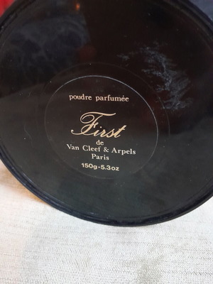 Van Cleef & Arpels First powder box used