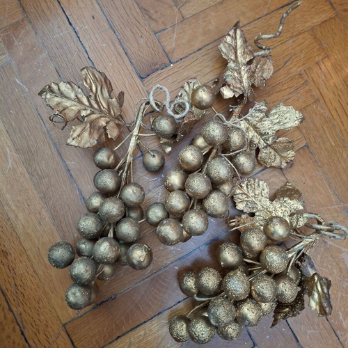 Vintage decorative grape bunches in gold, set of 3