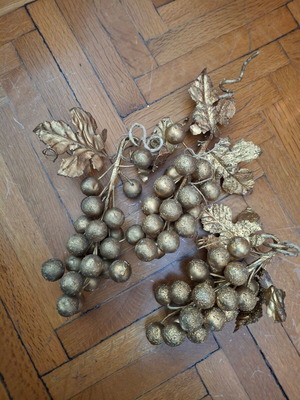 Vintage decorative grape bunches in gold, set of 3