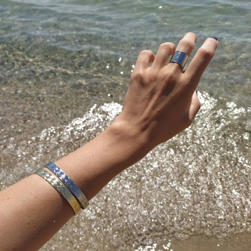 Gold bracelet with texture new, elegant Greek design