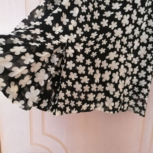 Alain Manoukian skirt L new with inner lining, pleated fabric