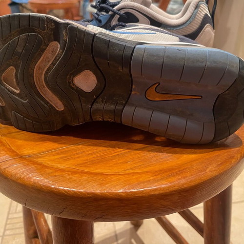 Nike Unisex Airmax Shoes Size 42 Like New