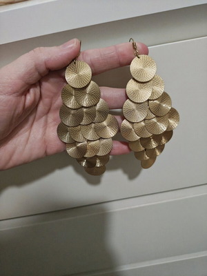 Σκουλαρίκια μακριά καινούργια χρυσαφί με εντυπωσιακό σχέδιο