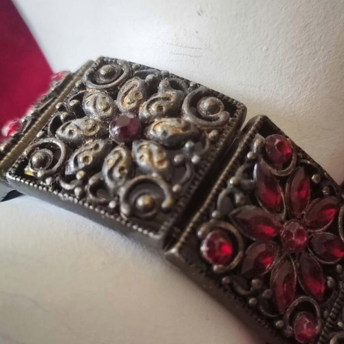 Vintage bracelets with gold finish and multicolored stones