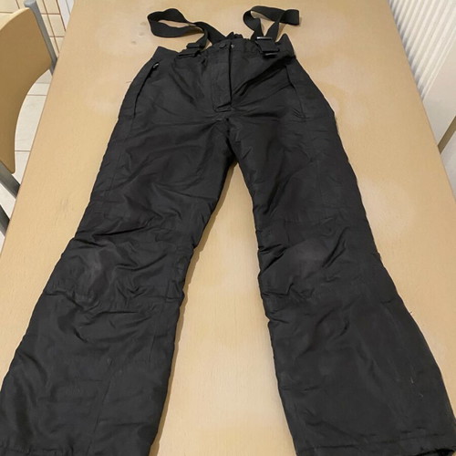 Black ski pants for child 9-10 years old