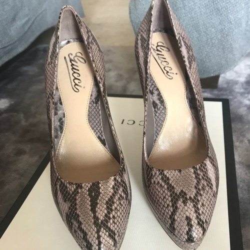 Gucci pumps new, size 36, beige