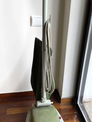 Vintage ηλεκτρική σκούπα HOOVER