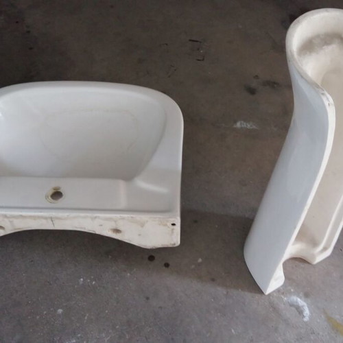 Bathroom sink used with pedestal, dimensions 0.60x0.47x0.675 m
