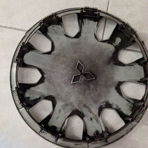 Mitsubishi Colt wheel cover, slightly damaged