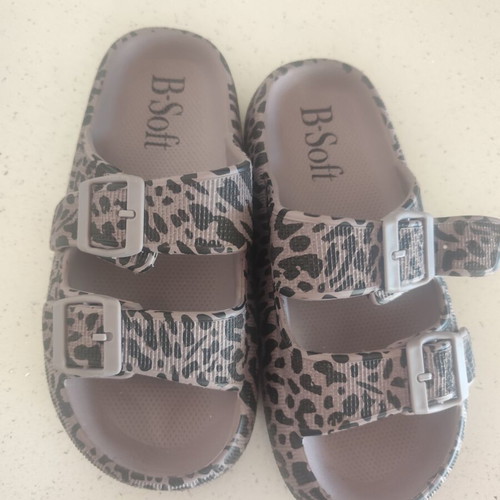 B-Soft flip flops like new, size 36, multicolor