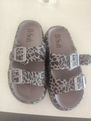 B-Soft flip flops like new, size 36, multicolor