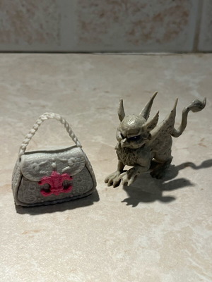 Monster High Rochelle Goyle 1st Wave purse and pet like new
