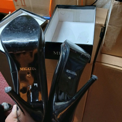 Migato pumps size 40 like new, black
