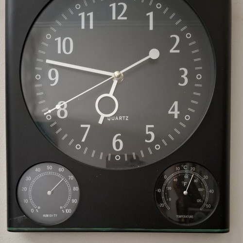 Tronic wall clock 3-in-1 with thermometer and hygrometer like new