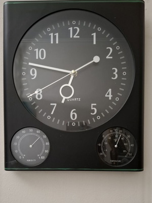 Tronic wall clock 3-in-1 with thermometer and hygrometer like new