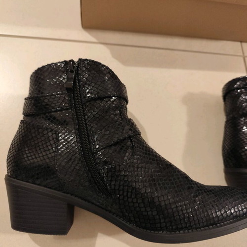 Funky Buddha Women's Ankle Boots like new, size 40, black