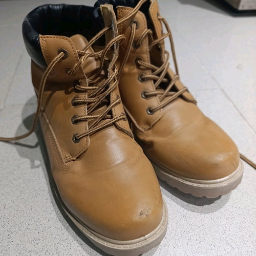 Camel boots used, men's size 42