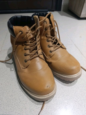Camel boots used, men's size 42