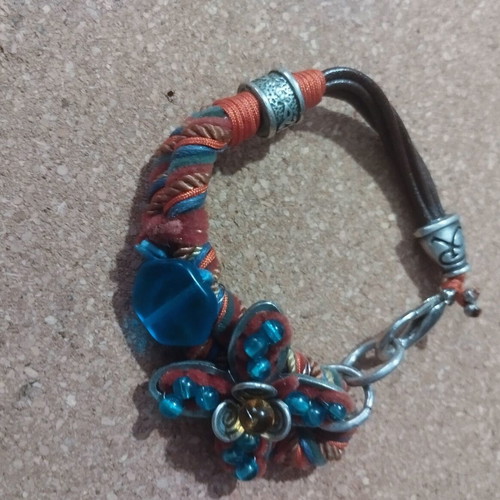 Bracelet with leather, silver and stones in excellent condition