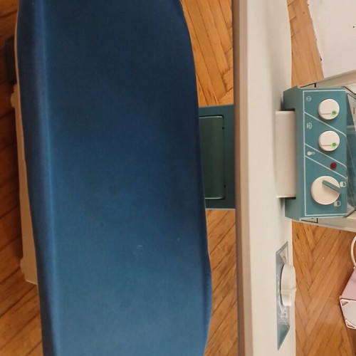 Singer ironing press used, good condition