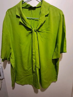 Green cotton short-sleeve blouse like new, size L-XL