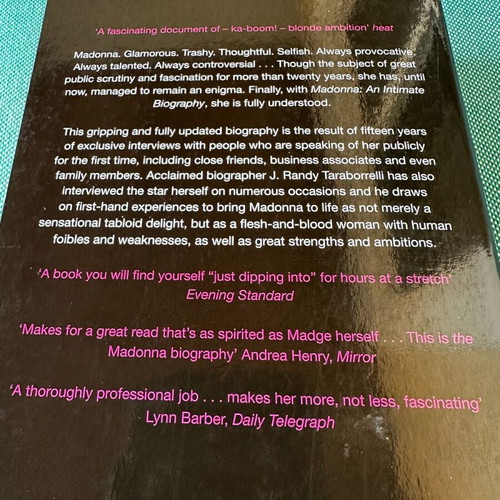 MADONNA - An Intimate Biography (book)