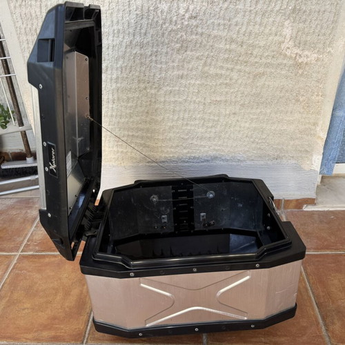 Xplorer Motorcycle Topcase used with key