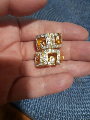 Fo clip earrings new
