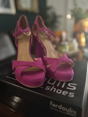 Makis Fardoulis fuchsia-magenta sandals like new, 12cm heel