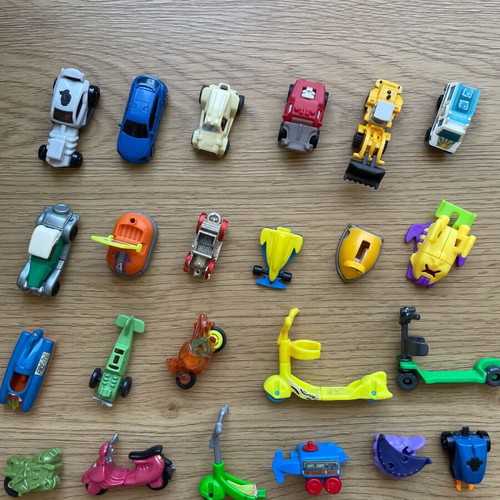Kinder surprise Vehicles used figures, pack of 18 pieces