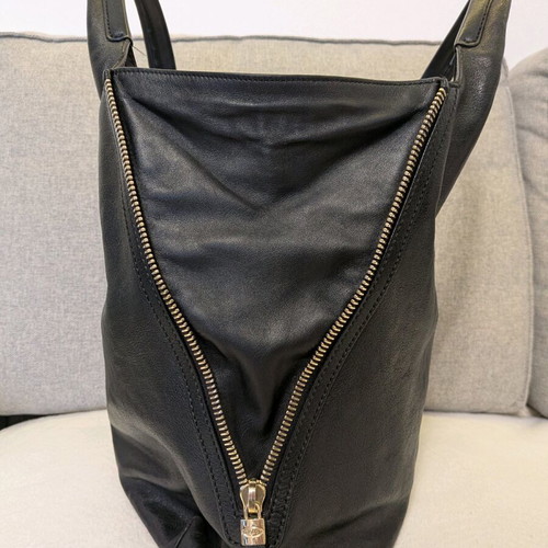 Tod's black handbag in like new condition