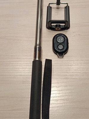 Selfstick telescopic selfie stick new with Bluetooth button
